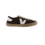 Zapatilla Victoria Olmo de serraje color chocolate con la V blanca, cordones crudos y suela de goma, vista lateral
