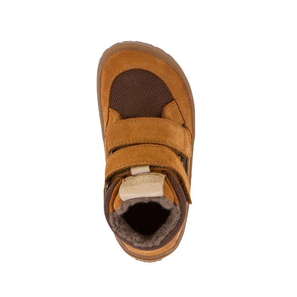 Bota infantil Froddo TEX Cognac vista desde arriba, de ante marrón con dos velcros, malla oscura y forro de borrego