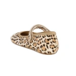 Bailarina infantil Blanditos Ballet Print con estampado de leopardo y tira de velcro, vista trasera lateral