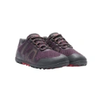 Zapatillas de trail Xero Shoes Mesa Trail WP de mujer en morado y gris, vista delantera con cordones jaspeados en rojo