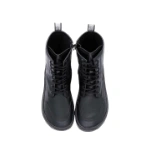 Bota militar Omega de Beflamboyant en negro, vista cenital del par con cordones, cremallera lateral y puntera ancha
