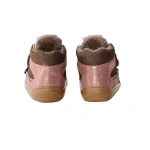 Vista trasera de la bota Froddo TEX Pink/Gold rosa metalizado con forro de pelo y suela de caucho color miel