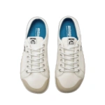 Zapatillas mtng de lona blanca vistas desde arriba, con cordones blancos, puntera gris y plantilla azul