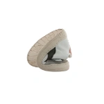 Zapatilla Mustang Free Losfo Kaki doblada por completo para mostrar la flexibilidad de su suela beige