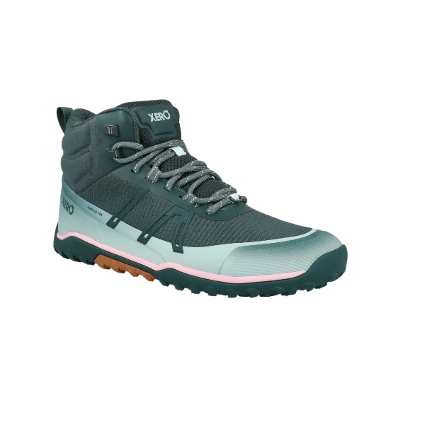 Bota de montaña Xero de media caña en gris verdoso con puntera verde agua, ribete rosa y suela de tacos