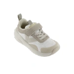 Zapatilla infantil Victoria Kai blanca de rejilla con velcro, cordones elásticos y refuerzos beis, vista tres cuartos