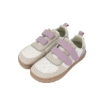 Zapatillas Muris petra JR Malva en blanco y beige con dos velcros malva, puntera perforada y suela marrón claro