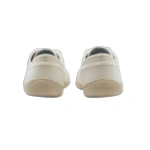 Zapatillas Mustang Free Aria blancas vistas desde atrás, de lona con talón cosido y suela de goma beige