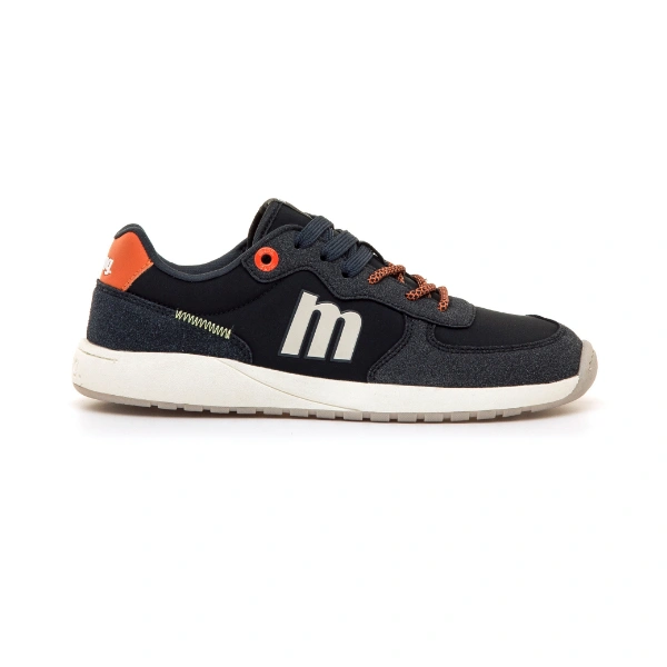 Zapatilla Mustang Free Plitty azul marino con detalles naranjas y suela blanca, vista lateral