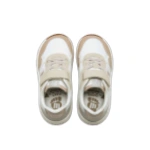 Zapatillas Mustang Free sneaker blancas vistas desde arriba, con detalles beige, cordón elástico y velcro