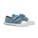 Par de zapatillas Mustang Free de loneta azul con dos tiras de velcro, puntera de goma blanca y suela con franja azul