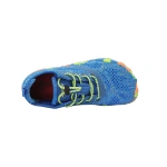 Zapatilla Saguaro Smart I azul vista desde arriba, con malla transpirable, cordón elástico amarillo y suela de colores