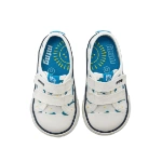 Zapatillas Mustang Free Loneta Dinos blancas con dinosaurios azules y dos velcros, vista cenital con plantilla de sol