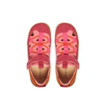 Sandalias barefoot Primigi rosa vistas desde arriba, con cordón elástico naranja, cierre de velcro y plantilla con logotipo