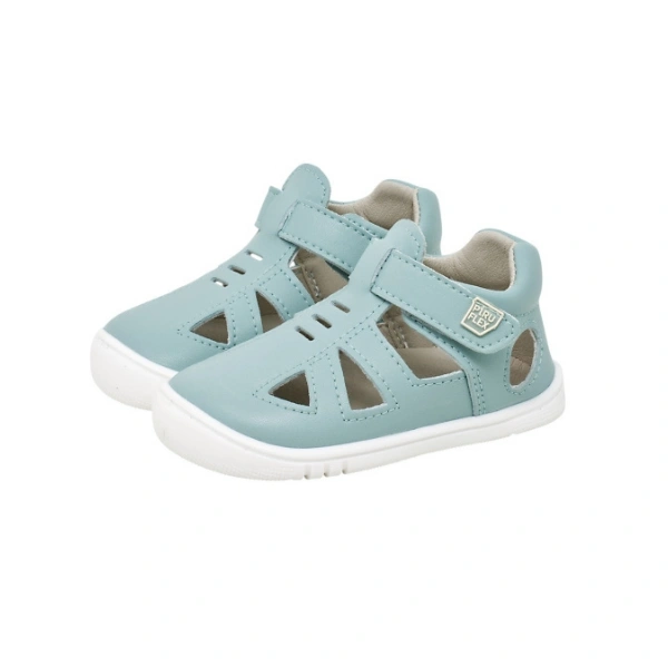 Par de sandalias de bebé Piruflex en azul verdoso claro con calados, cierre de velcro y suela blanca