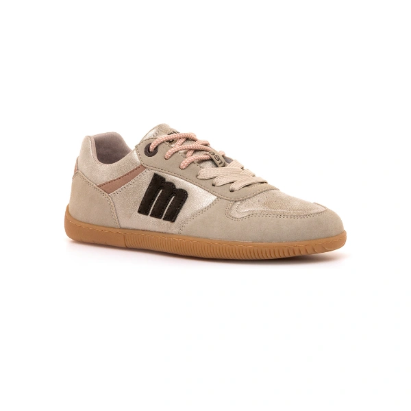 Zapatilla Mustang free Susi Arena beige y dorada con la «m» negra, cordones rosa y suela de goma, vista lateral
