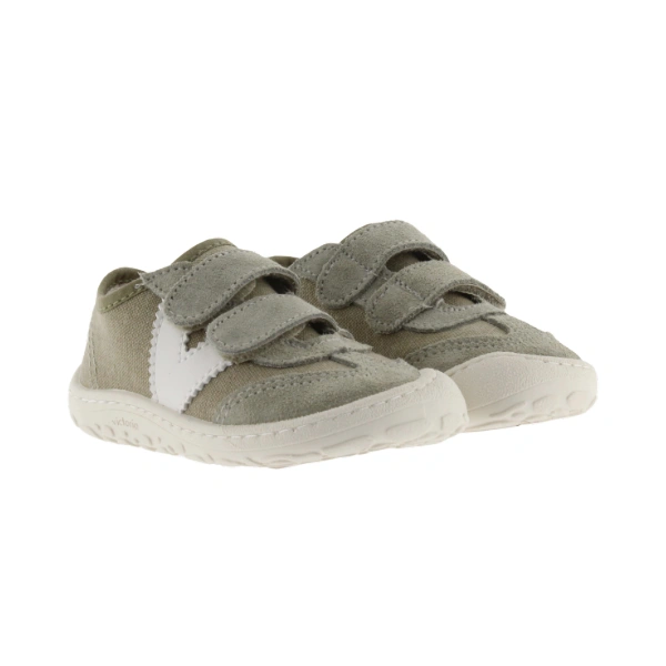 Zapatillas infantiles Victoria Bosco de lona y serraje kaki con dos velcros, V blanca lateral y suela blanca