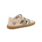Sandalia deportiva Blanditos Jamaica beige y verde vista desde el talón, con tira de velcro y suela color miel