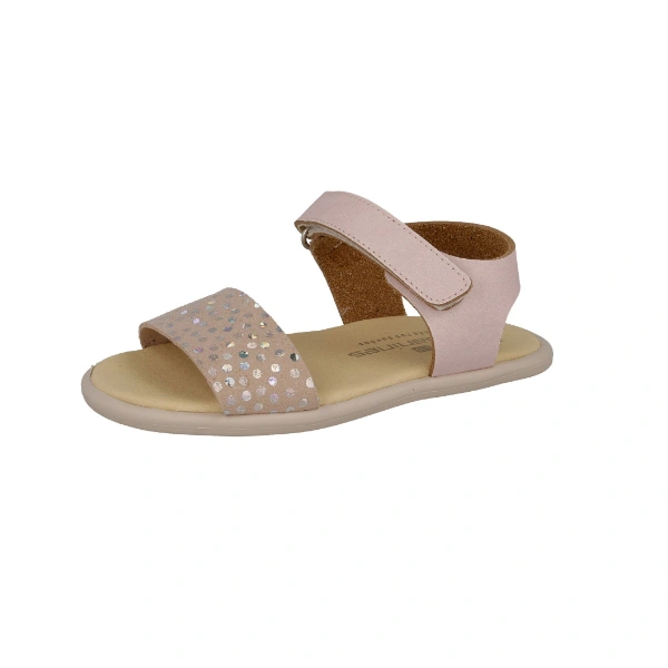 Sandalia Sella de Andanines en rosa claro con tira de topos plateados, cierre de velcro y plantilla beige, vista lateral