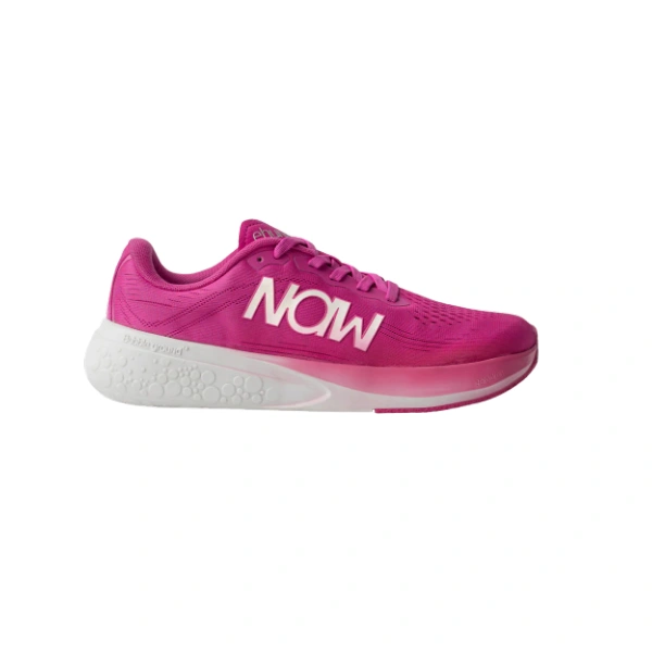 Zapatilla de running Naw Ehuna Fly adulta Pink en rosa fucsia con logo blanco y suela blanca, vista lateral