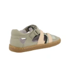 Sandalia deportiva Blanditos Jamaica verde y rosa, vista trasera del talón con cierre de velcro y suela color miel