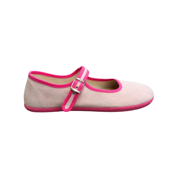 Batilas bailarina adulta rosa claro con ribete y suela fucsia y correa con hebilla plateada, vista lateral
