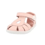Sandalia India Rosa de Blanditos en piel rosa con cierre de velcro y suela blanca, vista en diagonal desde delante