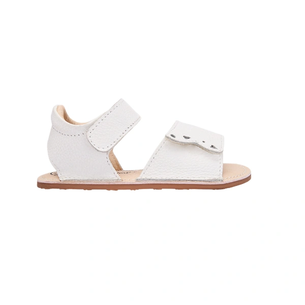 Sandalia infantil Techno baby blanca con corazones calados, piel granulada y cierre de velcro, vista lateral
