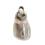 Sandalia menorquina Ria Menorca Metal Deslavado Beige vista desde delante, con pala metalizada y tira trasera de piel beige