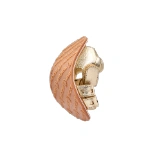 Sandalia Techno baby dorada con corazones calados, doblada para mostrar la flexibilidad de su suela color camel