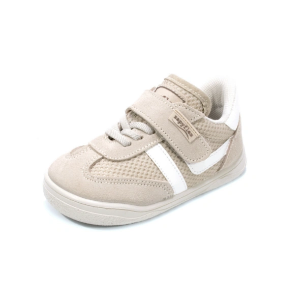 Zapy deportiva Dali Piedra de ante y rejilla beige con velcro, cordones elásticos y franjas blancas, vista lateral