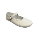 Batilas bailarina adulta beige de lona con tira al empeine y hebilla metálica, vista lateral en tres cuartos