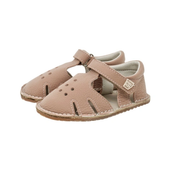 Par de sandalias Piruflex Davinci de piel rosa con cierre de velcro, perforaciones en la puntera y suela cosida