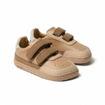 Zapatillas Muris Petra Mini Dark Brown en tonos marrones con dos velcros y talón verde menta, par visto en diagonal