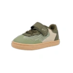 Zapatilla infantil Blanditos Platy Verde con velcro y cordones, rejilla y suela color caramelo, vista lateral delantera