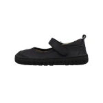 Merceditas Blanditos Hadas Cole en azul marino con tira de velcro, puntera reforzada y suela negra, vista lateral