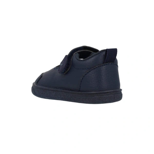 Blanditos Xhipo Marino, zapato infantil azul marino con velcro, vista trasera de tres cuartos del talón y la suela