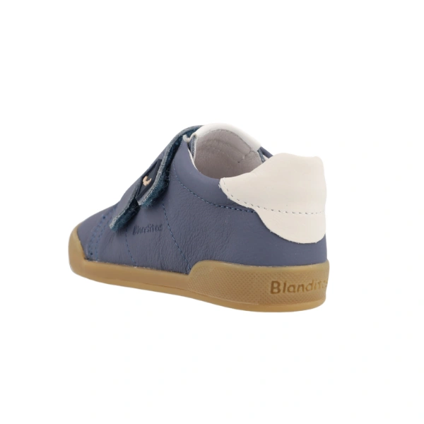 Zapato infantil Blanditos Londres Jeans de piel azul con velcro y talón blanco, vista trasera lateral con suela de goma