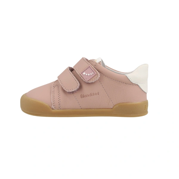 Zapatilla infantil Blanditos Londres Rosa de piel con dos velcros, talón blanco y suela color miel, vista lateral