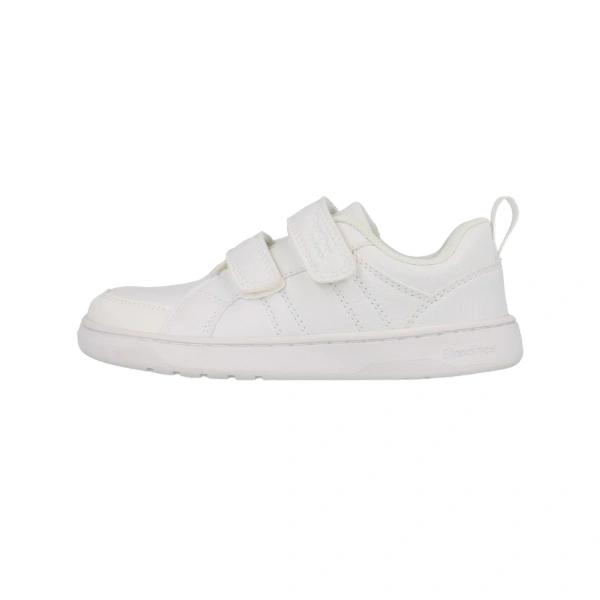 Zapatilla infantil Blanditos Aneto blanca con dos tiras de velcro y suela blanca, vista lateral
