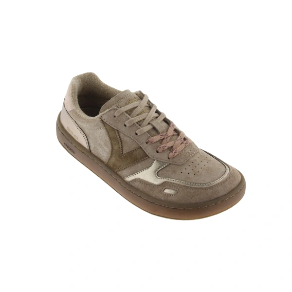 Zapatilla Victoria Duna Beige Metal de ante con detalles metalizados, cordones rosas y suela de goma, vista lateral