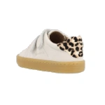 Zapatilla infantil Blanditos Atenas Talco de piel con dos velcros y talón de leopardo, vista trasera
