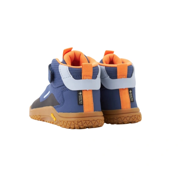 Primigi Barefoot bota indaco vista por detrás, con tirador naranja, etiqueta Gore-Tex y suela Vibram color miel