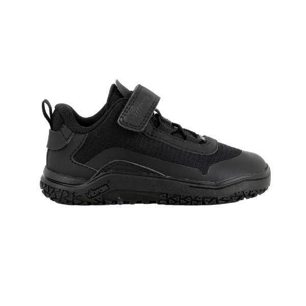 Zapatilla deportiva infantil Primigi Goretex negra en vista lateral, con velcro, cordones elásticos y suela Vibram