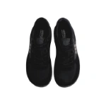 Par de zapatillas Mustang Free Apolo Negro vistas desde arriba, con cordones negros y logotipo gris en el lateral