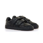 Zapatillas Mustang Free Murri Marino con dos tiras de velcro y perforaciones laterales, par en vista lateral