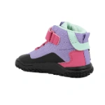 Primigi Barefoot bota tulipa lila con velcro rosa, tirador verde menta y suela negra, vista trasera lateral