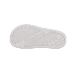 Suela blanca del zapato infantil Blanditos Aneto Blanco con dibujo de rombos y círculos y el logotipo en relieve