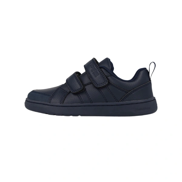 Zapatilla infantil Blanditos Aneto azul marino con dos tiras de velcro y suela del mismo color, vista lateral