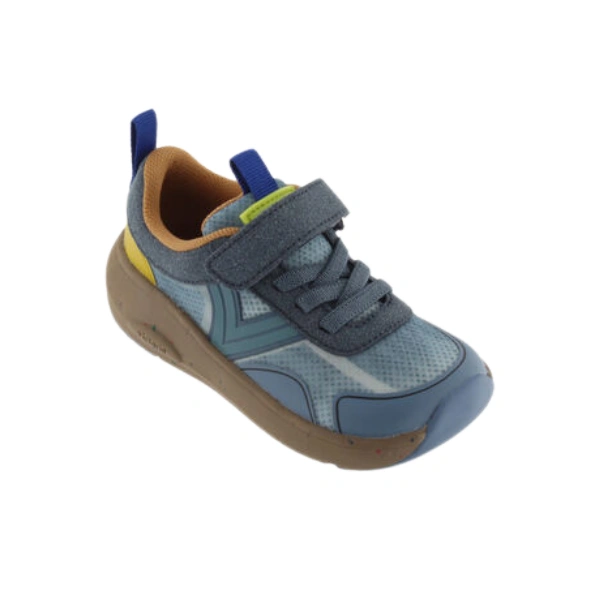 Zapatilla infantil Victoria Kai azul con velcro, cordones elásticos, tiradores azules y suela marrón, vista lateral
